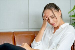 Woman showing signs of hypervigilance — tension and overwhelm in the nervous system